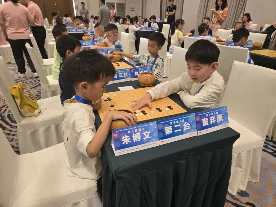 验感的青少, 通讯员