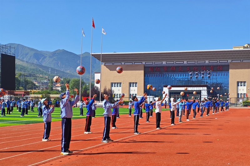 蓄势待发, alt 蓄势待发, alt