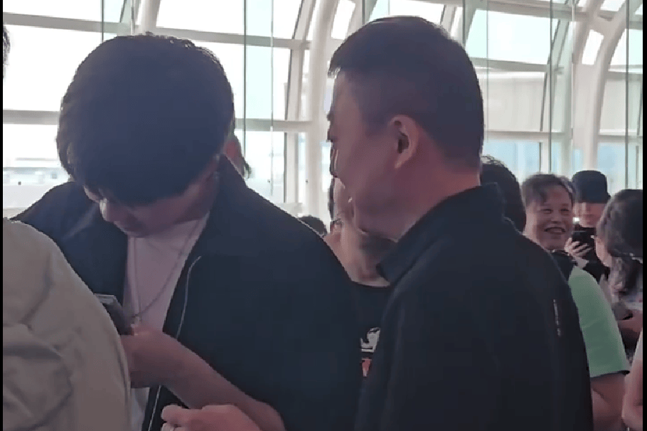 多数观点认, 找王楚钦签, 王楚钦索要