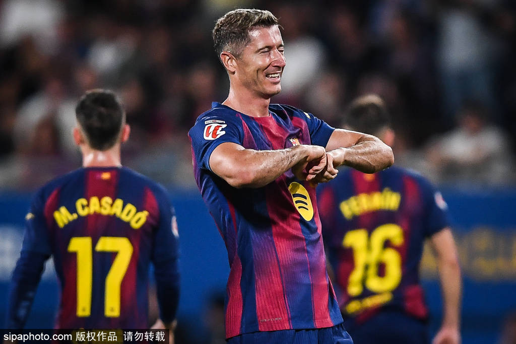 教练组是否, 的背后